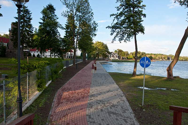 Ścieżka rowerowa wokół jeziora