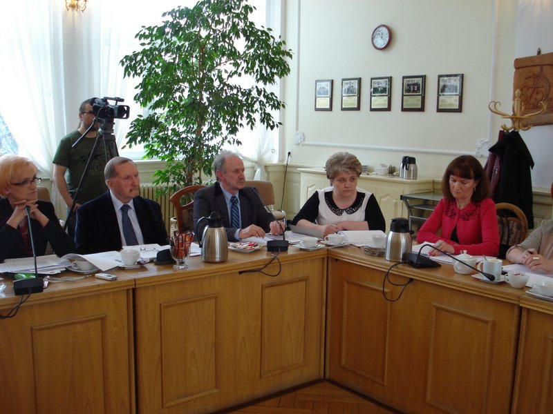 Dyrektor Wosiek słucha zarzutów Dyrektor Wosiek słucha zarzutów