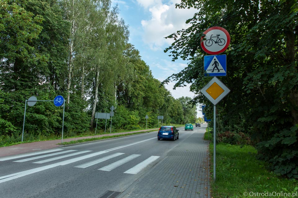 Odrębne ciągi dla pieszych i rowerzystów na Szosie Elbląskiej.